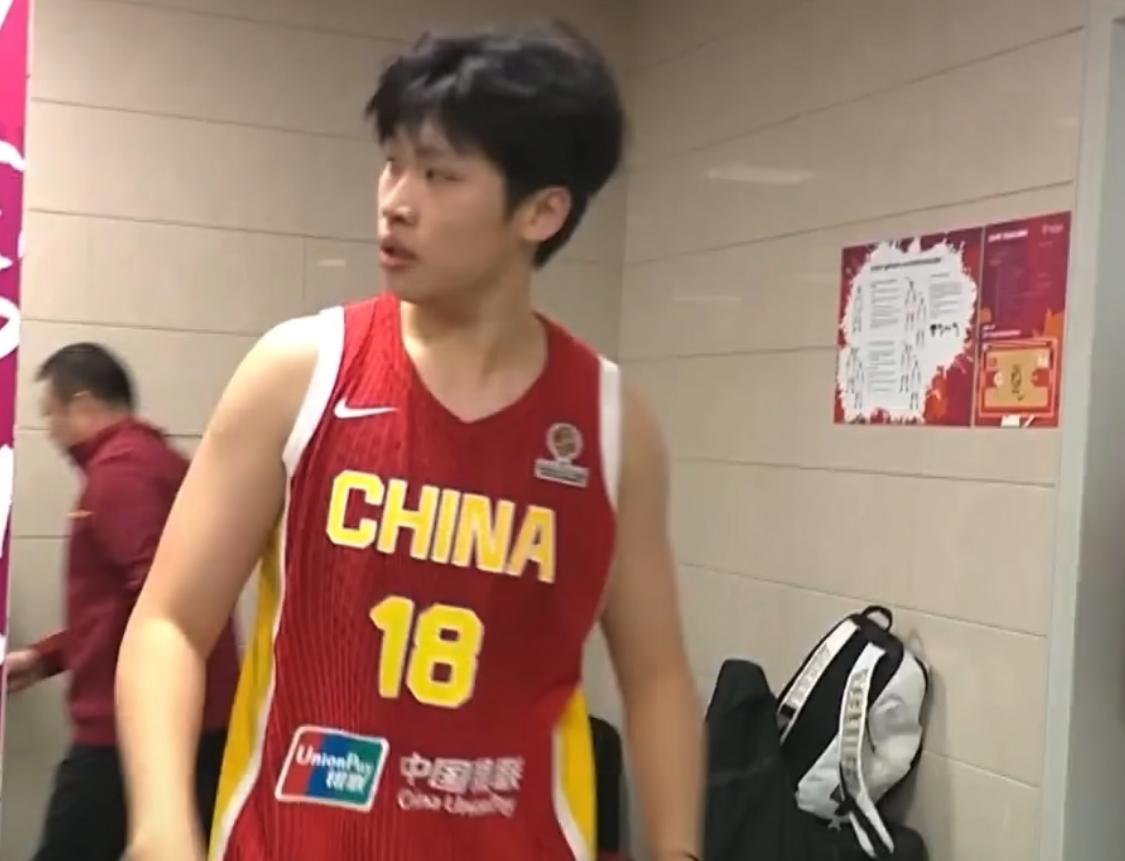 AYX GAMES-胜捷克更衣室！王思雨笑开花，其余各将淡定，球队隐患还是多！